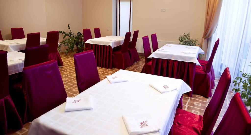 Imperial Hotel Chişinǎu Buitenkant foto