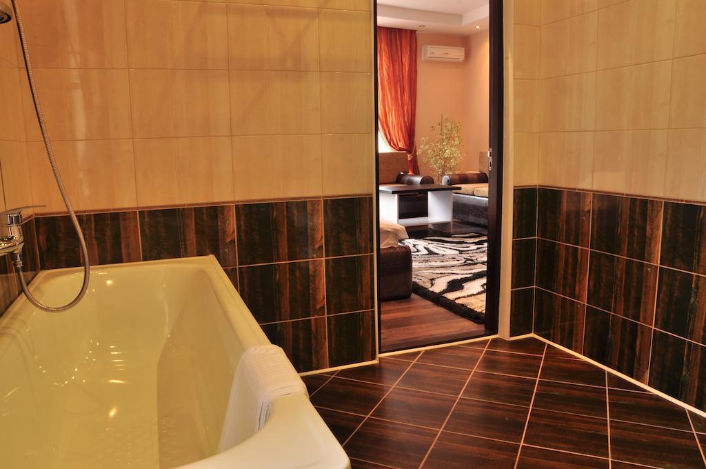 Imperial Hotel Chişinǎu Buitenkant foto