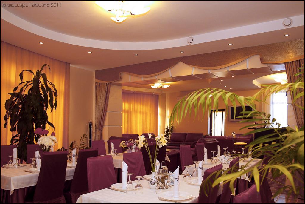 Imperial Hotel Chişinǎu Buitenkant foto